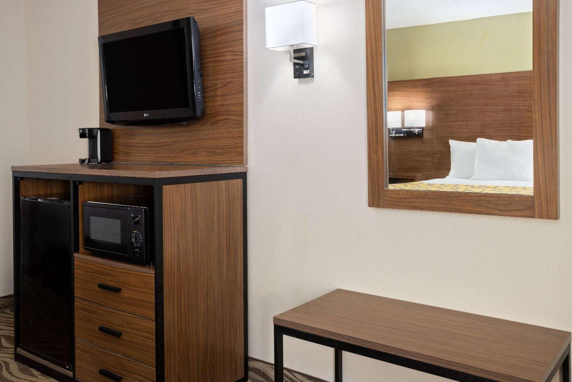 Baymont By Wyndham Griffin Hotel Ngoại thất bức ảnh